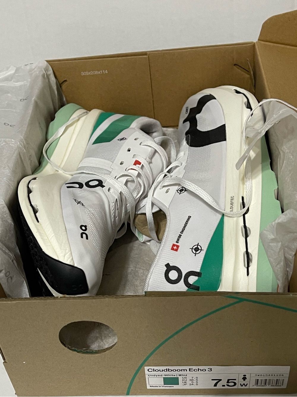 On Running Women’s Cloudboom Echo 3 — White & Mint